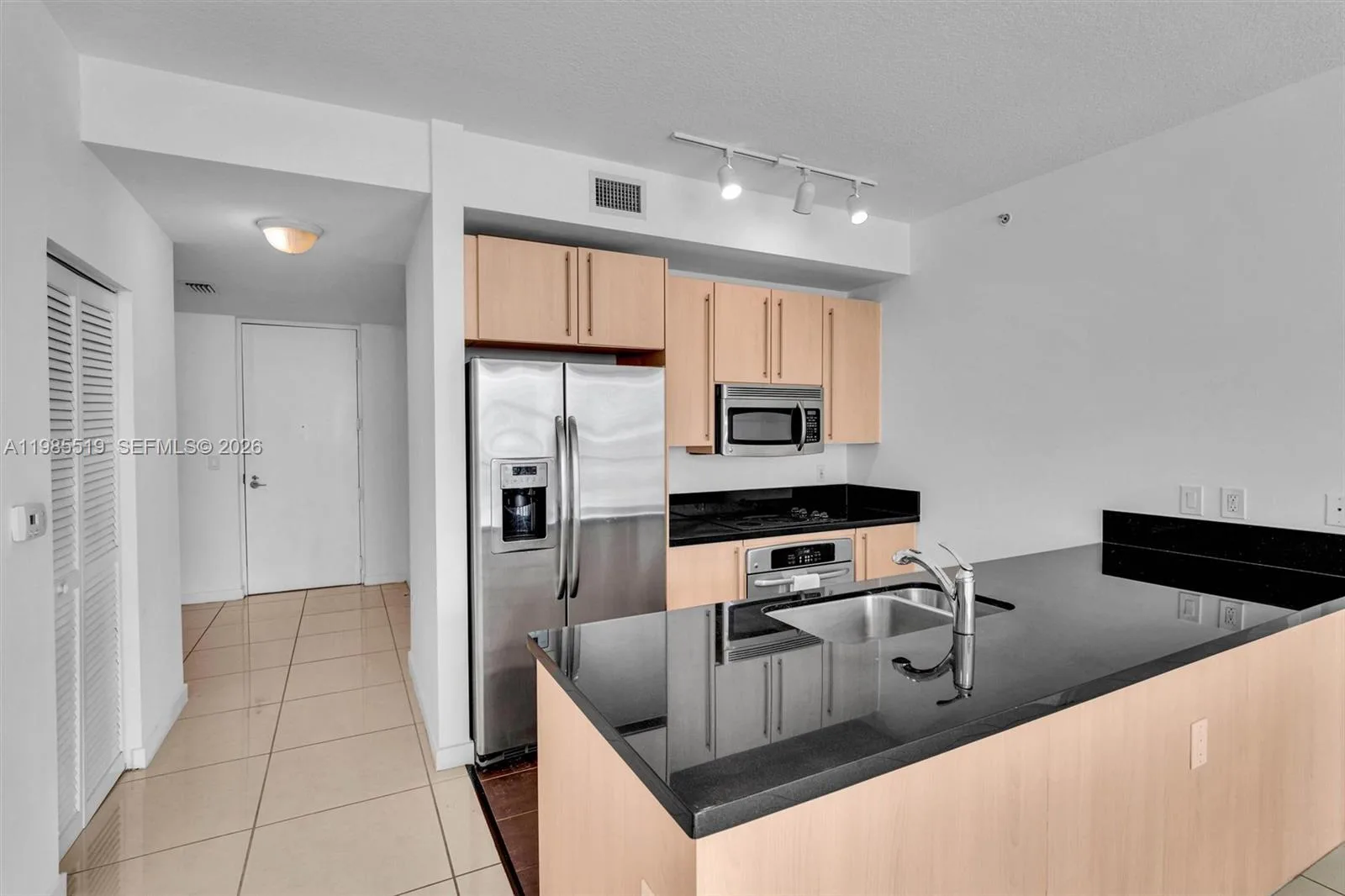 79 SW 12th St # 1210, Miami, FL 33130 photo 4