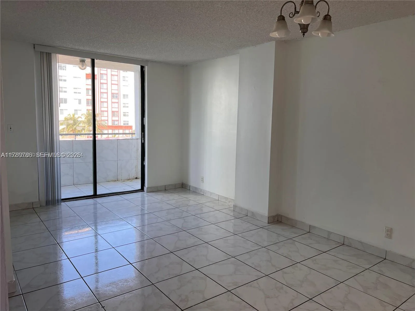 546 SW 1st St # 611, Miami, FL 33130 photo 4