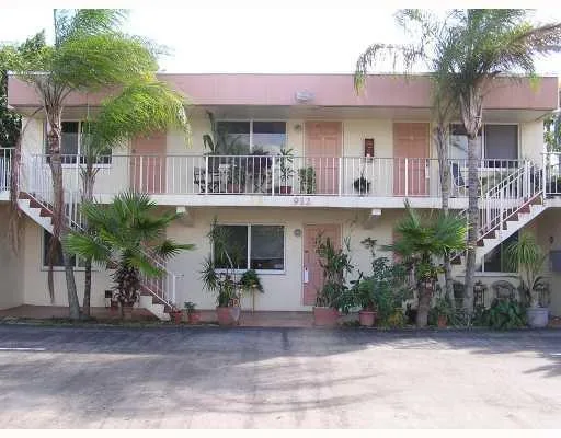 912 NE 17th Court # 4, Fort Lauderdale, FL 33305