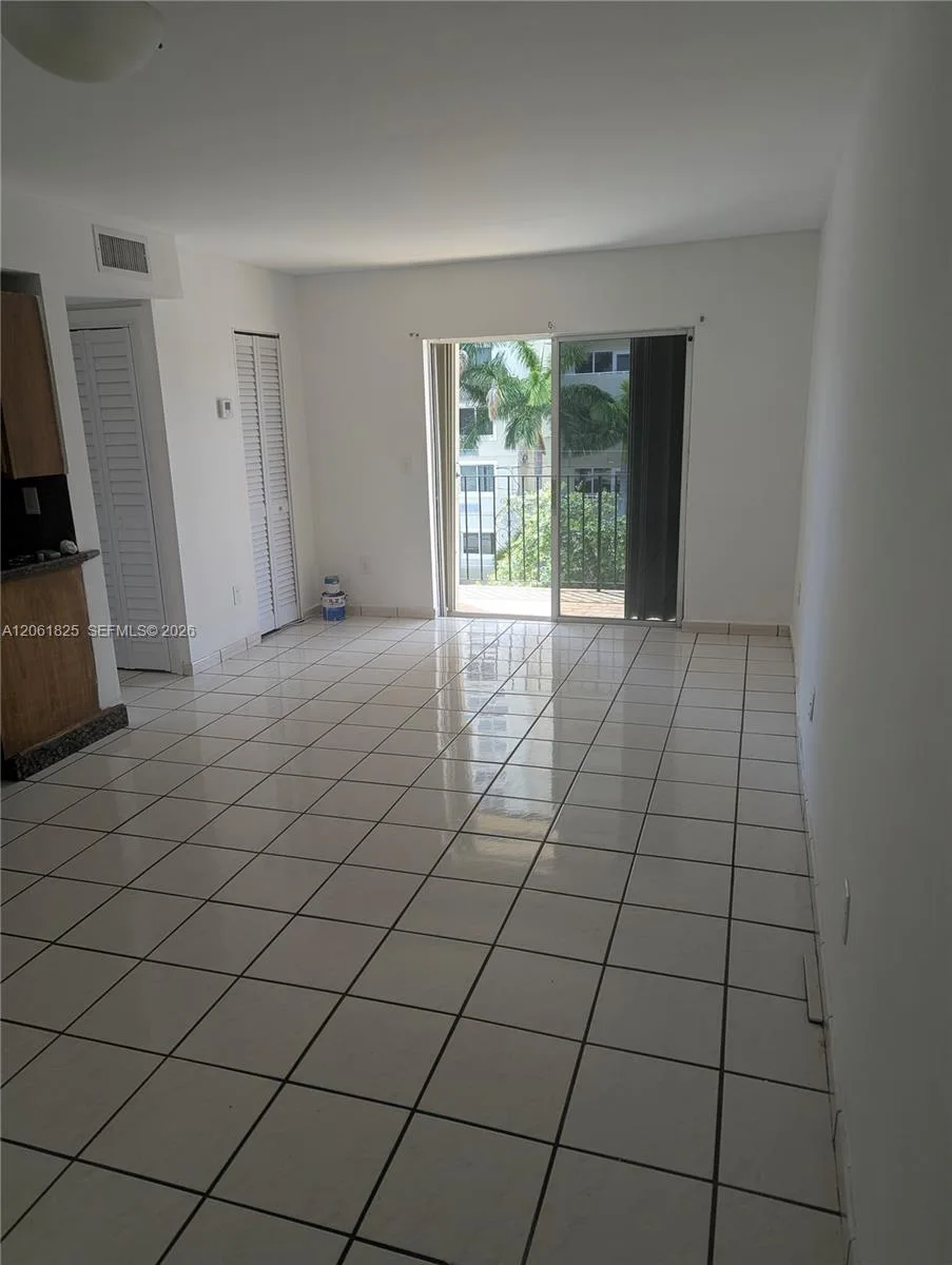 1051 SW 1st St # 411, Miami, FL 33130