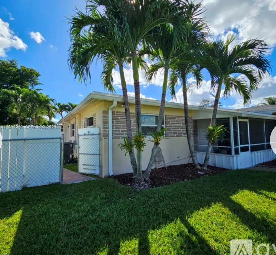 6800 SW 9th St # B, Pembroke Pines, FL 33023