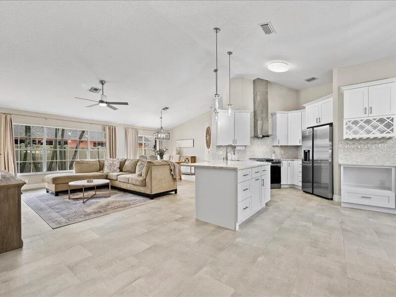 237 MOCCASIN Trail W, Jupiter, FL 33458