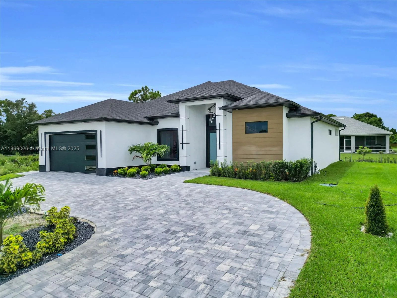 911 Sara Ave N, Lehigh Acres, FL 33971