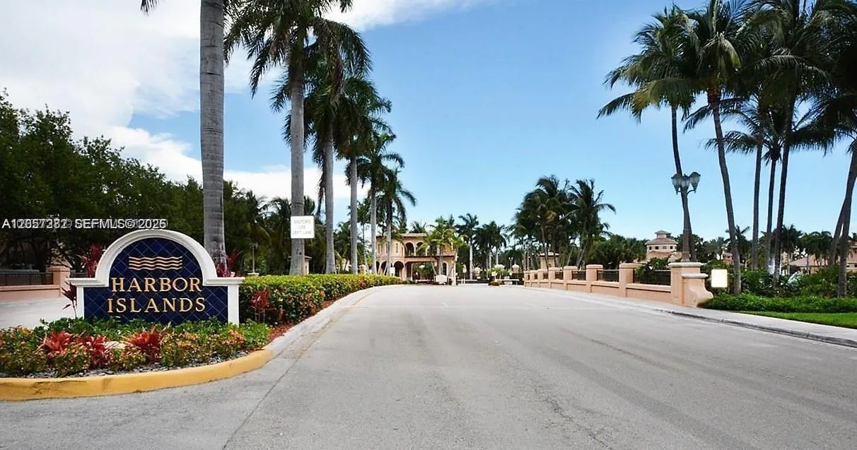 957 N Harbor Vw # 957, Hollywood, FL 33019 photo 2