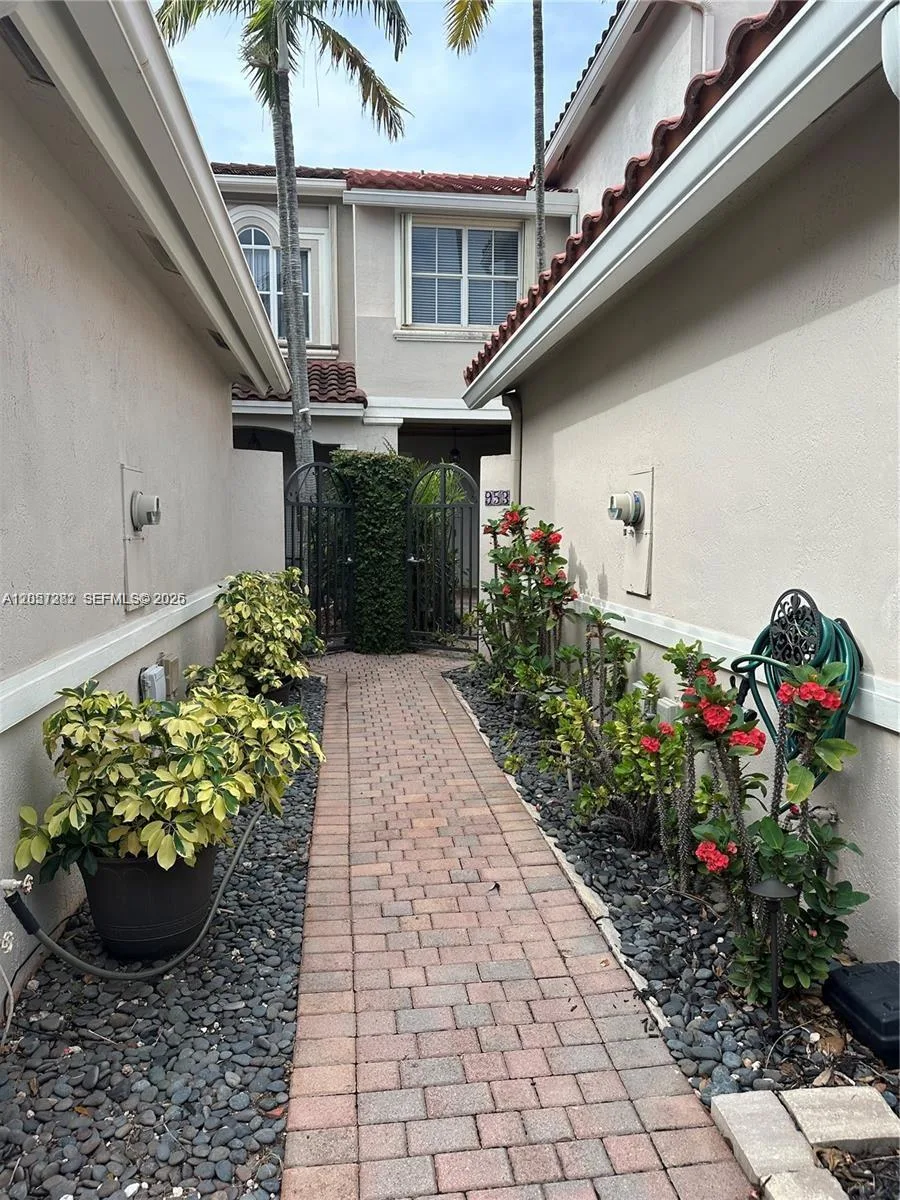 957 N Harbor Vw # 957, Hollywood, FL 33019 photo 5