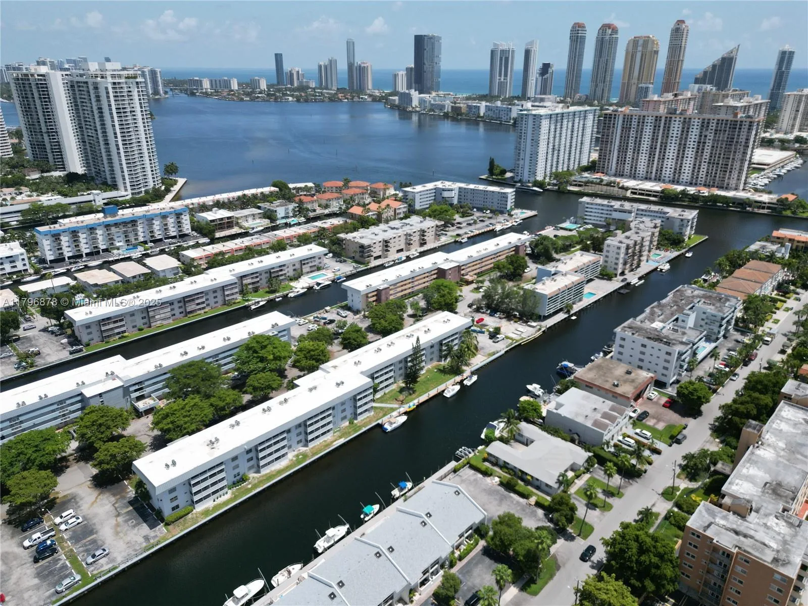 3750 NE 169th St # 408, North Miami Beach, FL 33160 photo 4