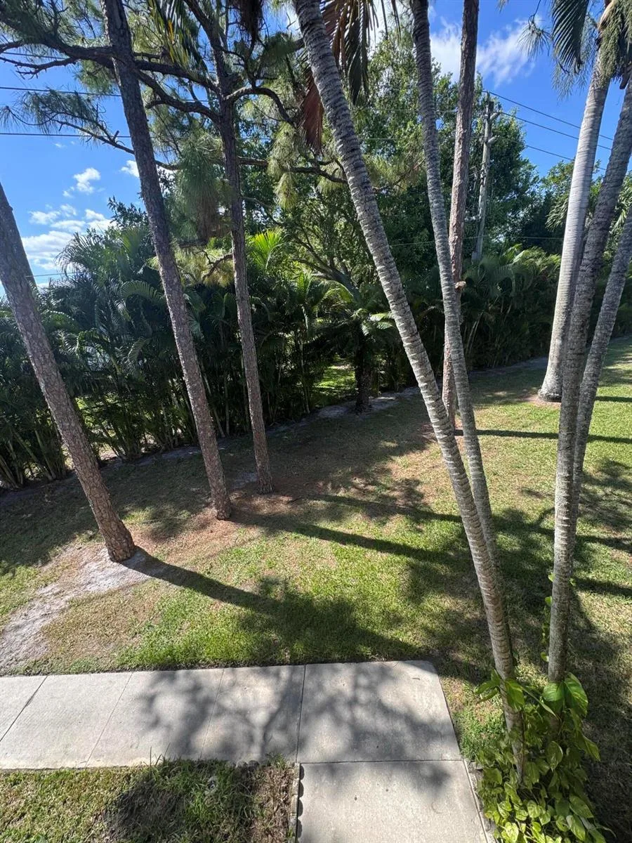 435 Pine Glen Lane # C-2, FL 33463