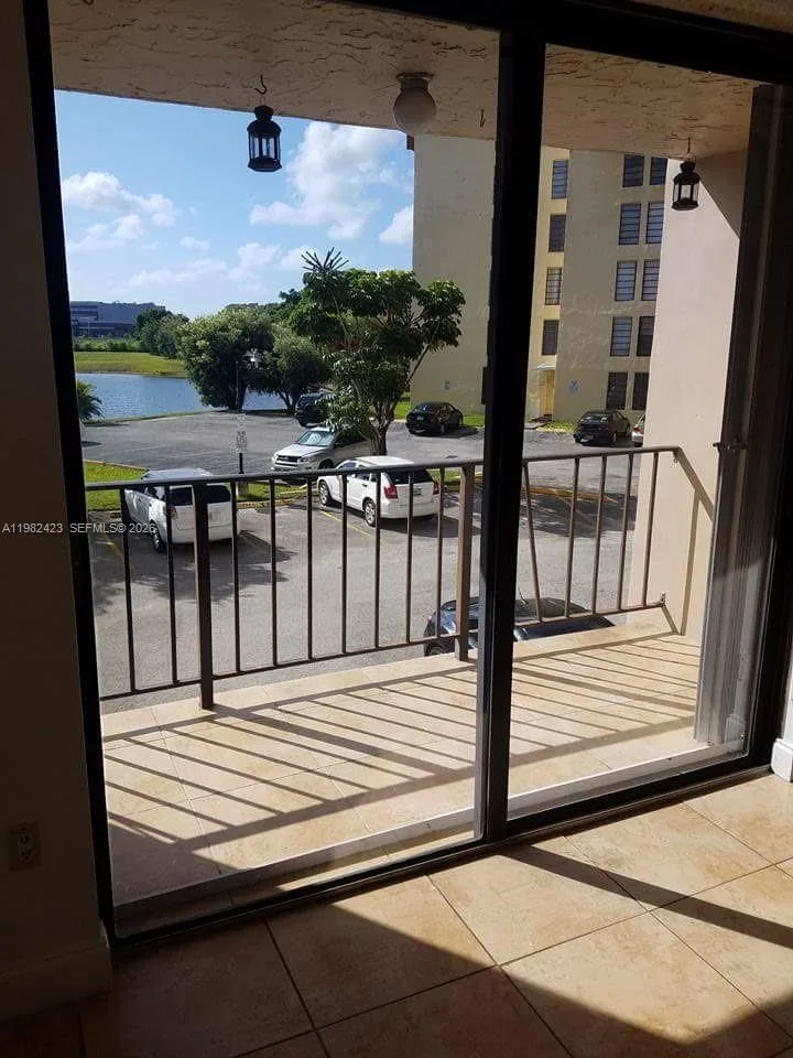9682 Fontainebleau Blvd # 202, Miami, FL 33172 photo 11