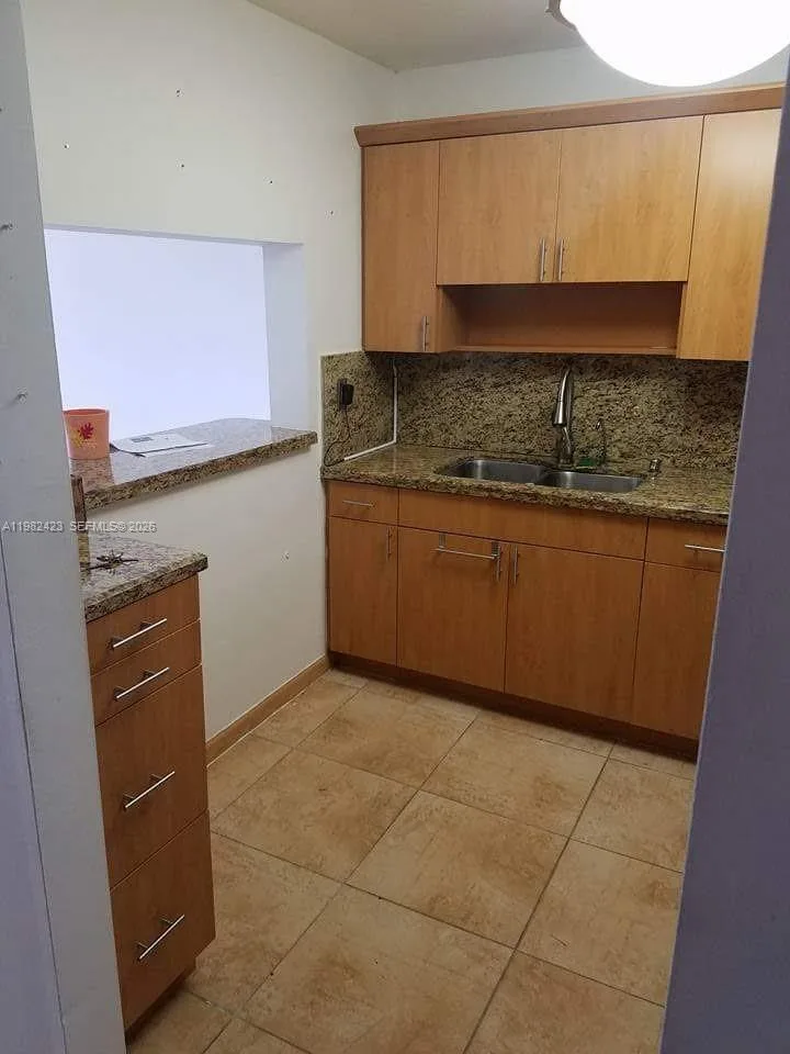 9682 Fontainebleau Blvd # 202, Miami, FL 33172 photo 3
