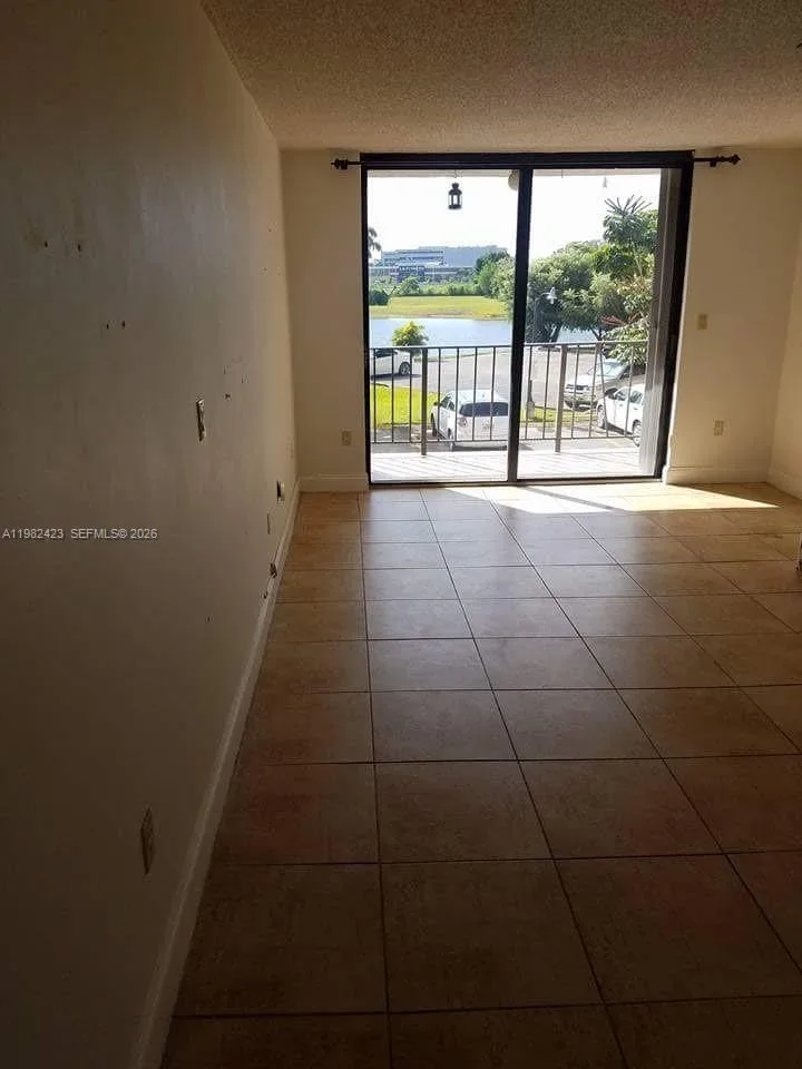 9682 Fontainebleau Blvd # 202, Miami, FL 33172 photo 5