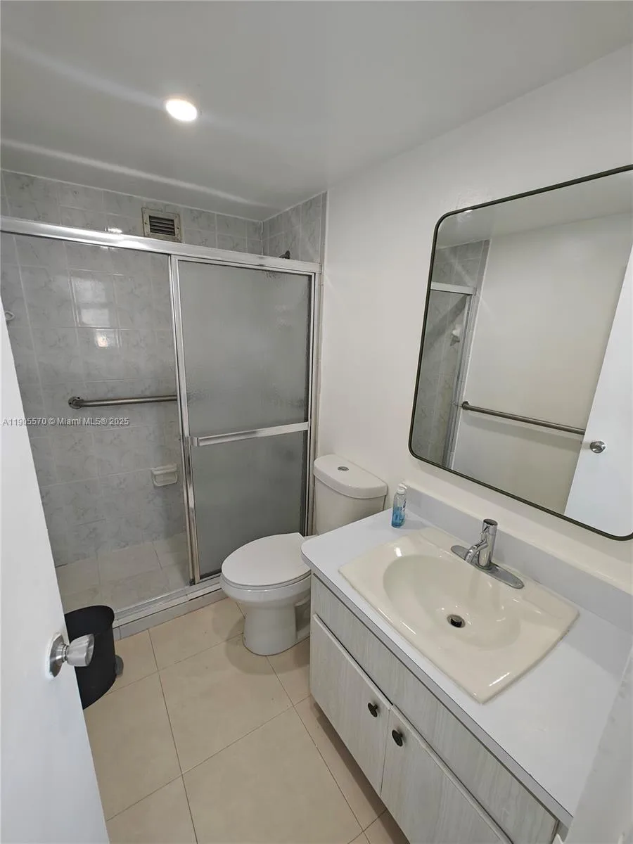 905 Brickell Bay Dr # 1127, Miami, FL 33131 photo 11