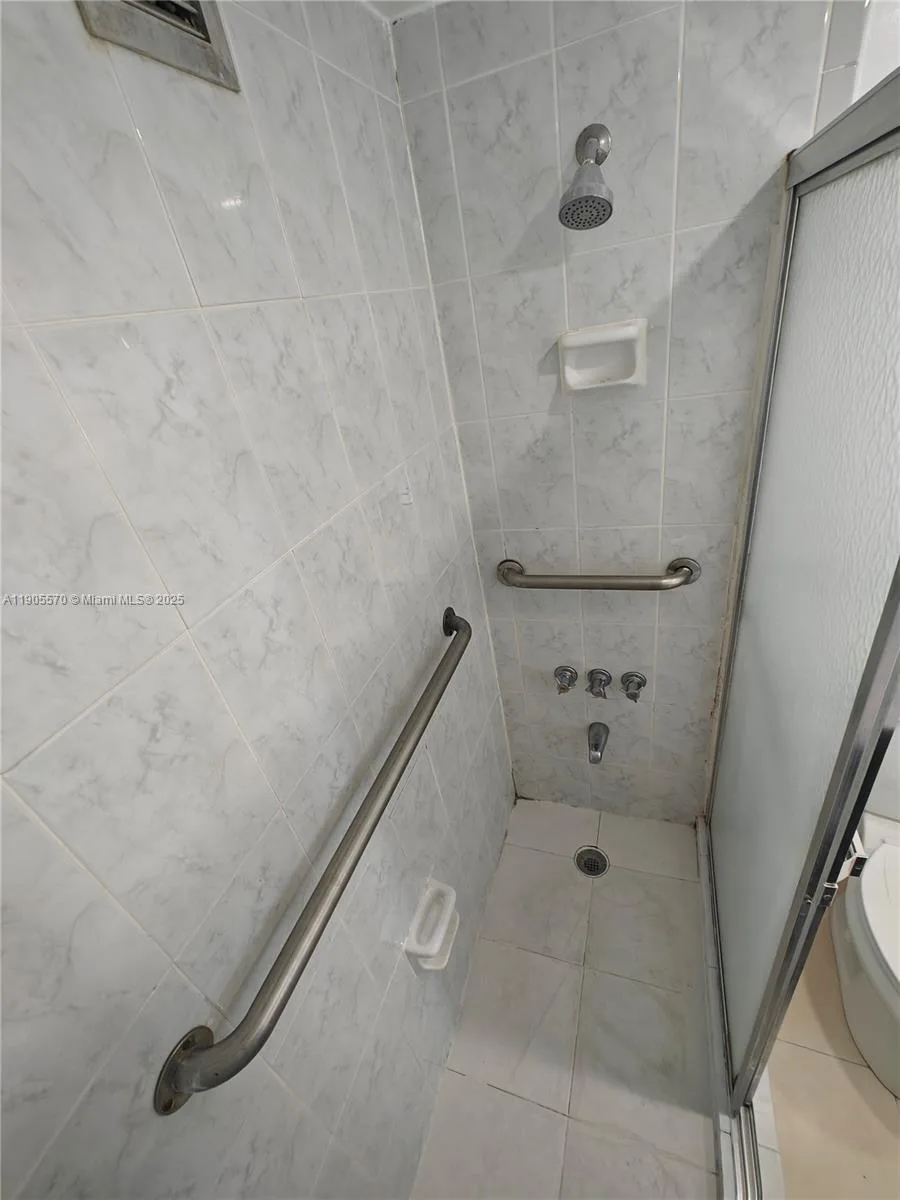 905 Brickell Bay Dr # 1127, Miami, FL 33131 photo 12
