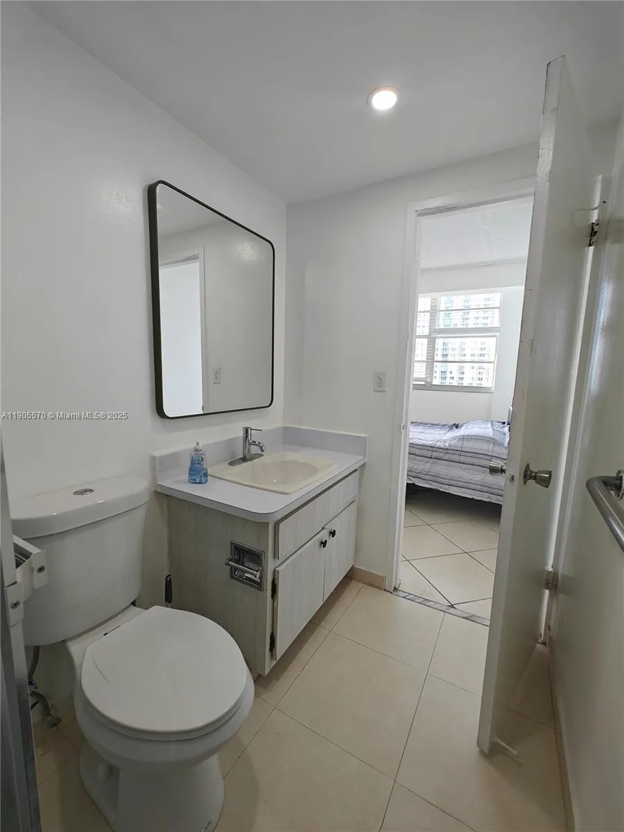 905 Brickell Bay Dr # 1127, Miami, FL 33131 photo 13