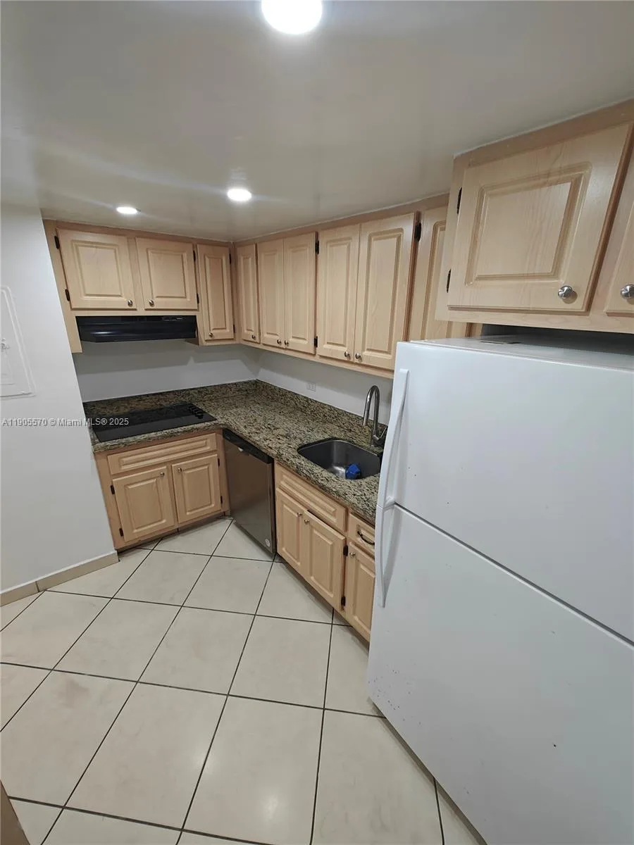905 Brickell Bay Dr # 1127, Miami, FL 33131 photo 3