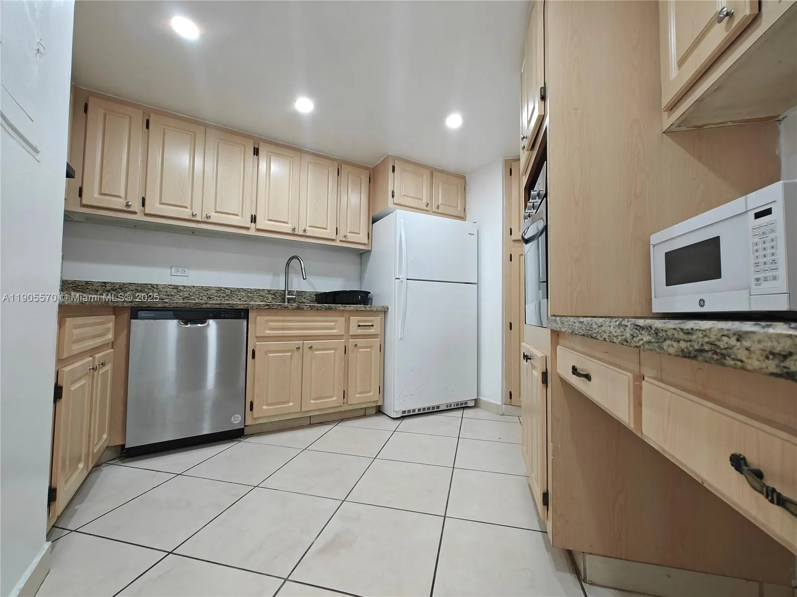 905 Brickell Bay Dr # 1127, Miami, FL 33131 photo 5