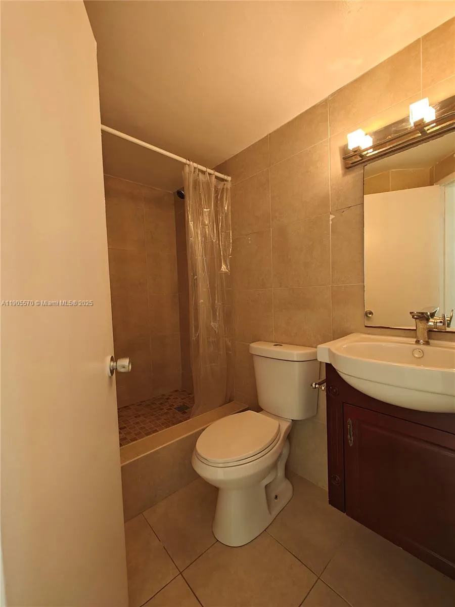 905 Brickell Bay Dr # 1127, Miami, FL 33131 photo 6