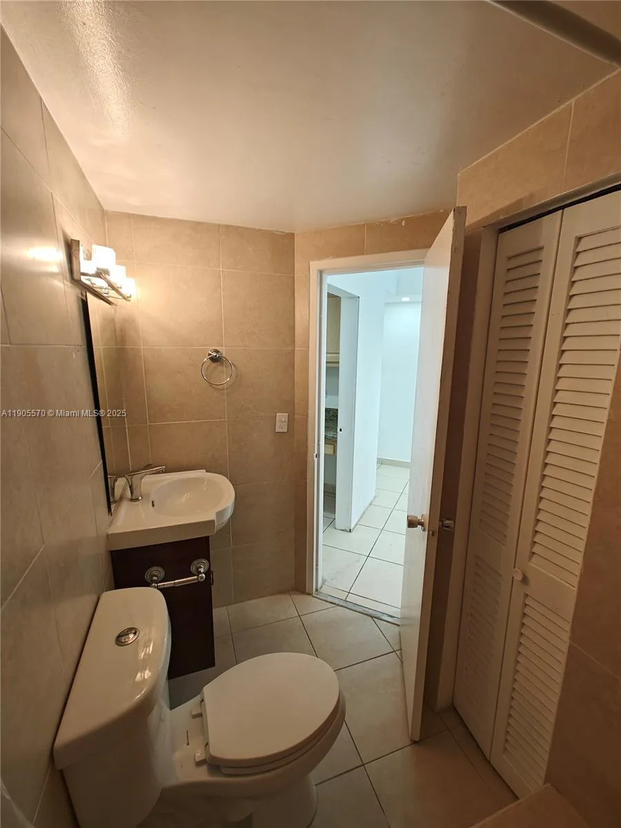 905 Brickell Bay Dr # 1127, Miami, FL 33131 photo 7