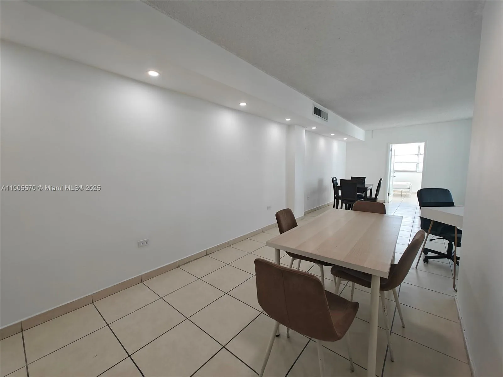 905 Brickell Bay Dr # 1127, Miami, FL 33131 photo 9