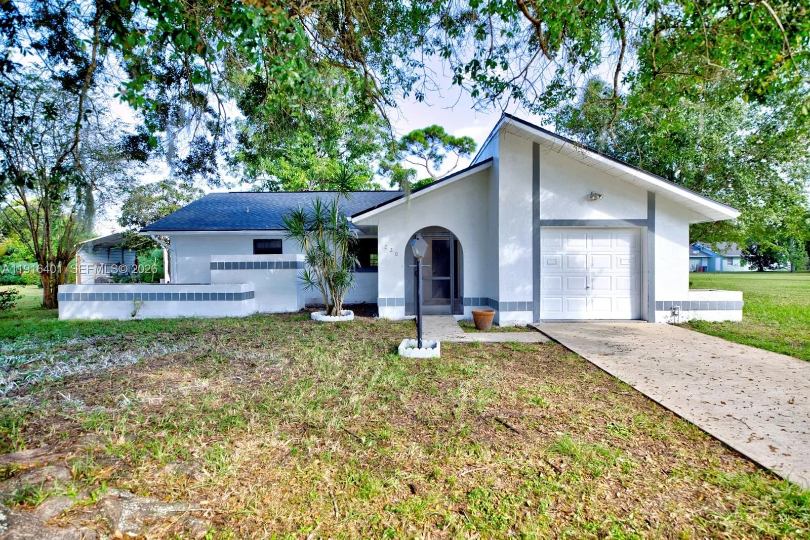 220 Rhapsody Ave, Lake Placid, FL 33852
