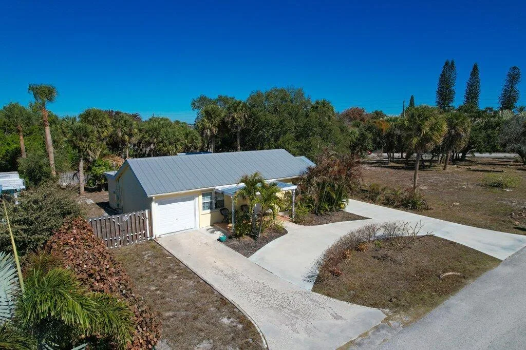 2427 NE Center Street, Jensen Beach, FL 34957