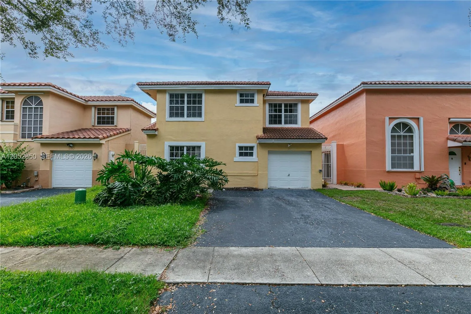 2592 W Saratoga Dr, Cooper City, FL 33026