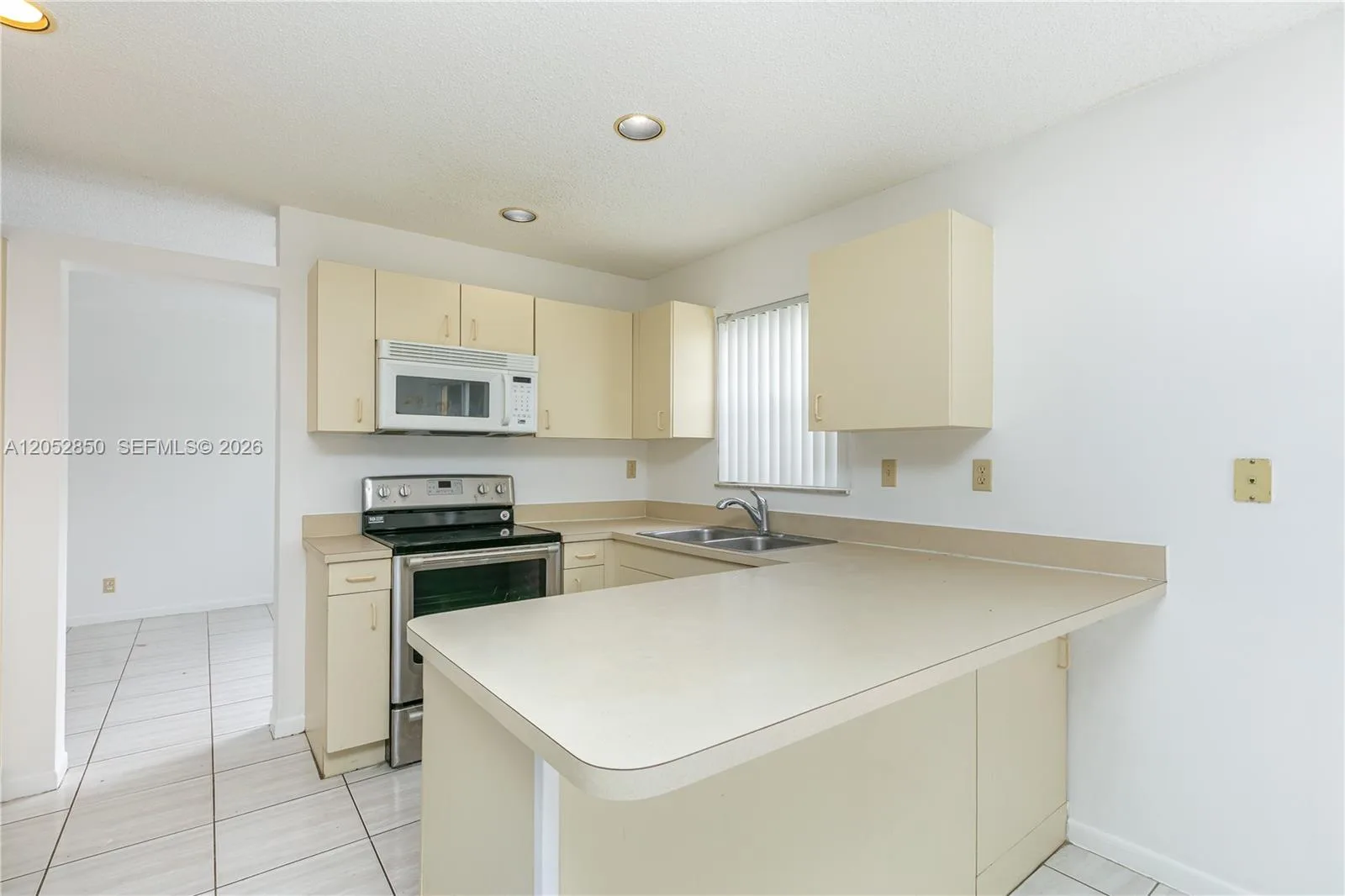 2592 W Saratoga Dr, Cooper City, FL 33026 photo 3