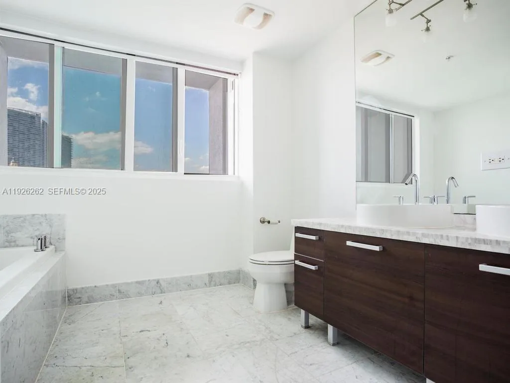 244 Biscayne Blvd # 1802, Miami, FL 33132 photo 10