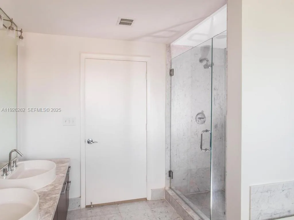 244 Biscayne Blvd # 1802, Miami, FL 33132 photo 11