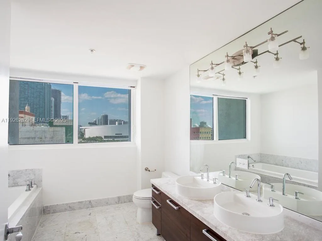 244 Biscayne Blvd # 1802, Miami, FL 33132 photo 12