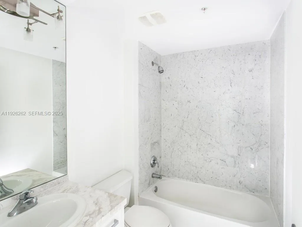 244 Biscayne Blvd # 1802, Miami, FL 33132 photo 13