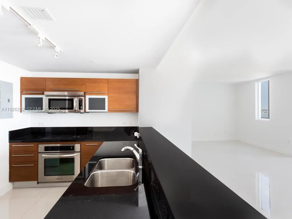 244 Biscayne Blvd # 1802, Miami, FL 33132 photo 5