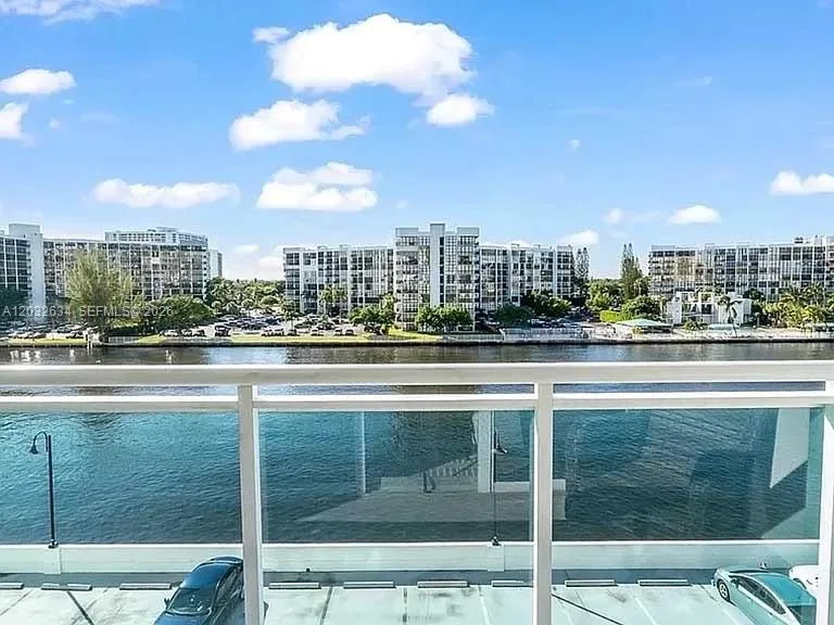 3000 S Ocean Dr # 420, Hollywood, FL 33019
