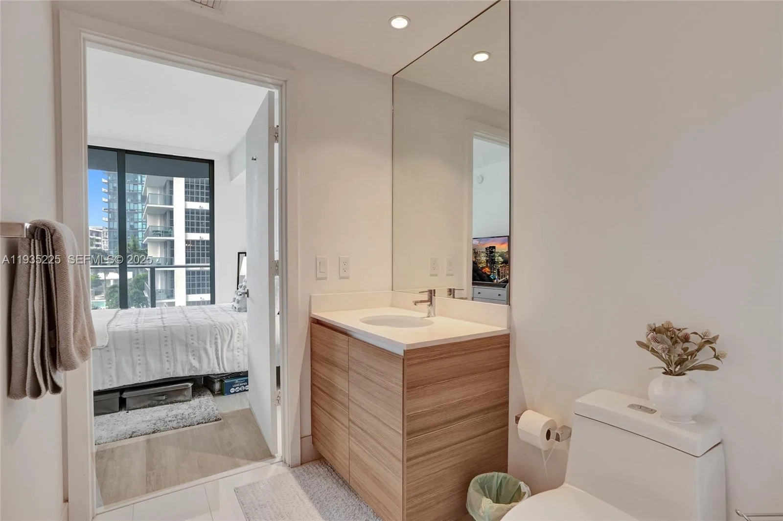 121 NE 34th St # 902, Miami, FL 33137 photo 6