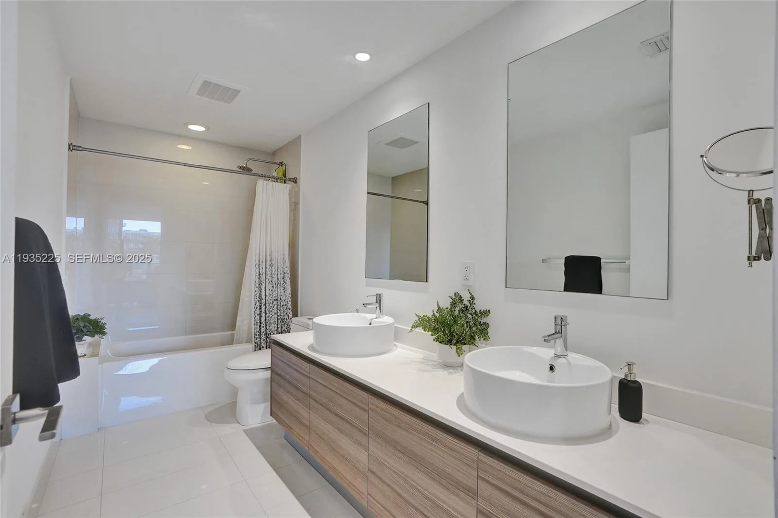 121 NE 34th St # 902, Miami, FL 33137 photo 7