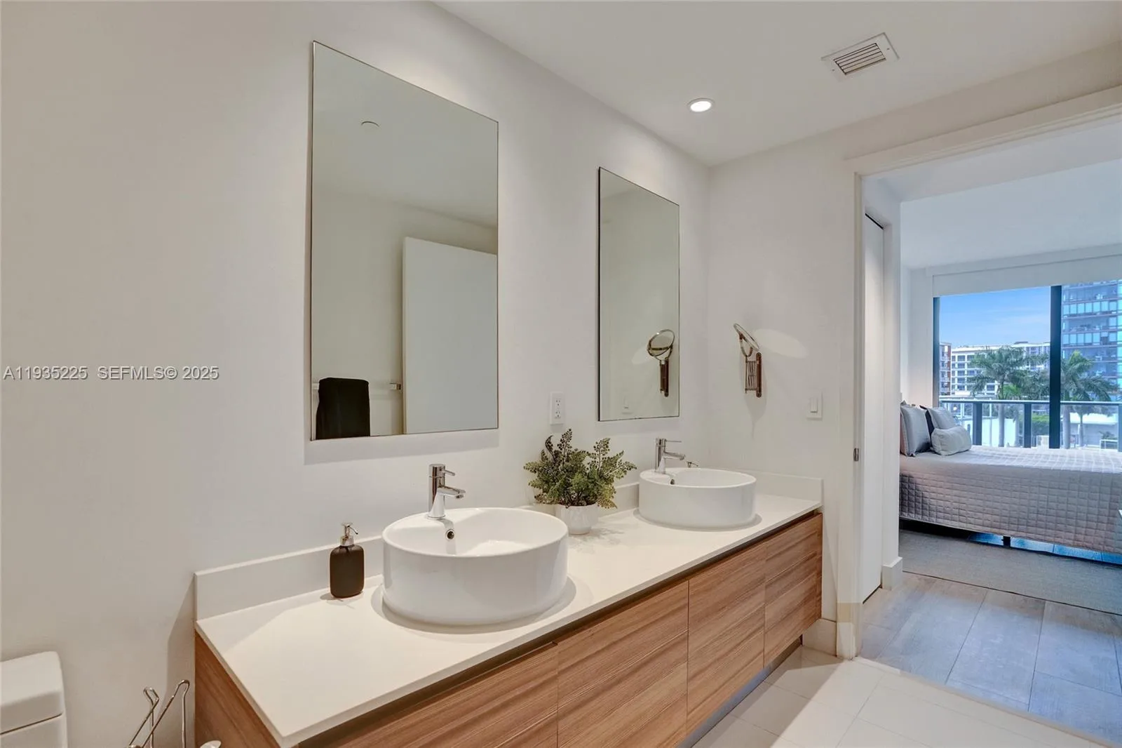 121 NE 34th St # 902, Miami, FL 33137 photo 8