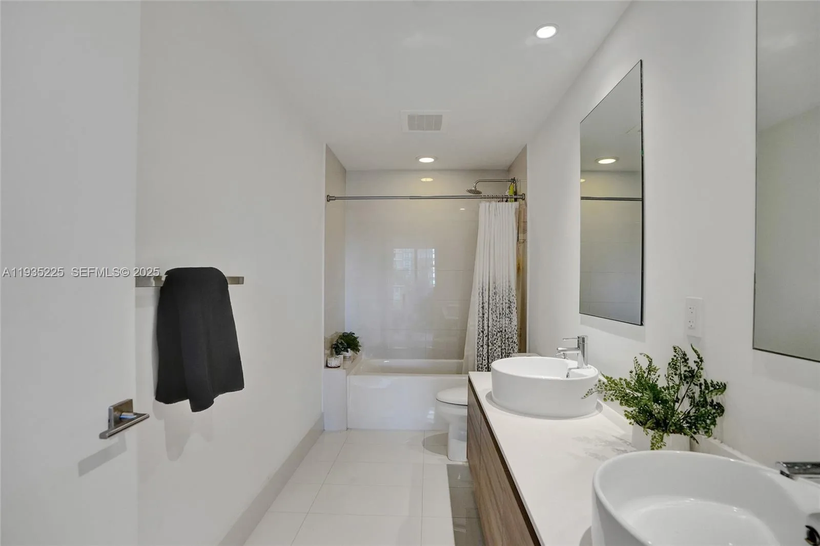 121 NE 34th St # 902, Miami, FL 33137 photo 9
