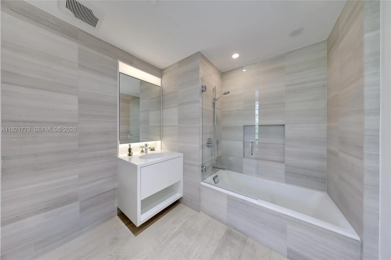 300 Collins Ave # 3D, Miami Beach, FL 33139 photo 11