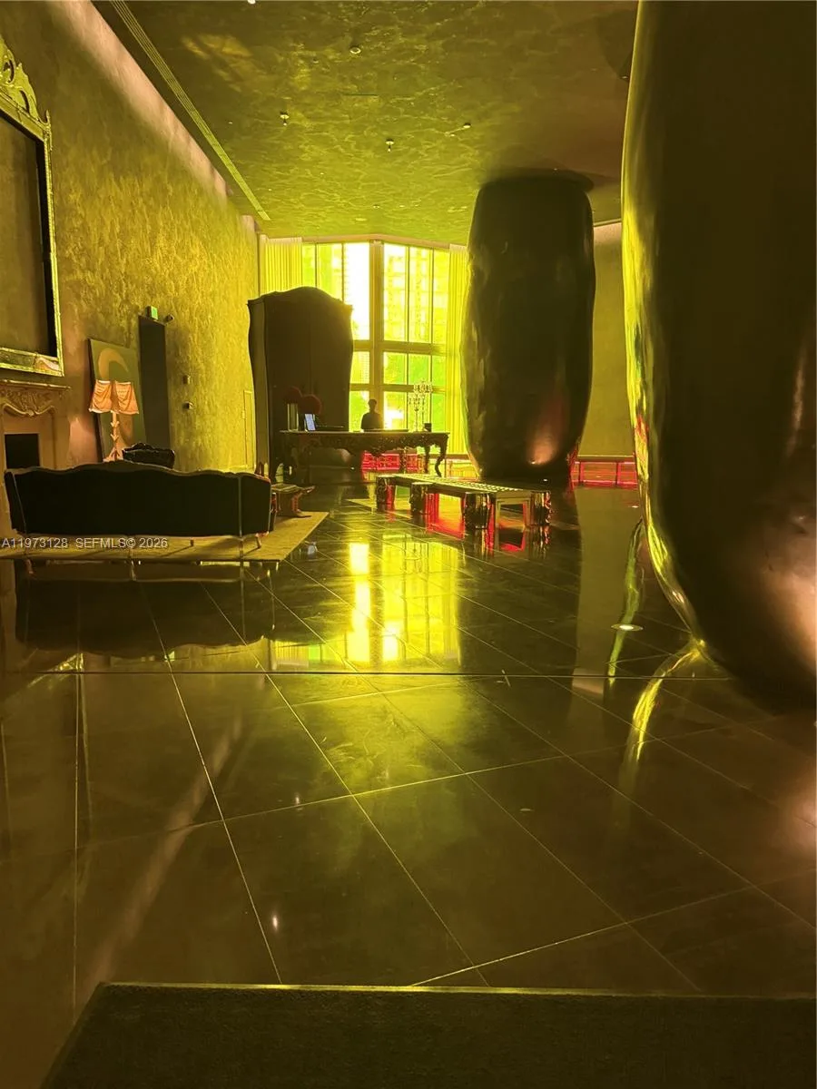 465 Brickell Ave # 619, Miami, FL 33131