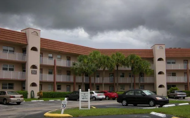 8040 N Sunrise Lakes Drive # 303, Fort Lauderdale, FL 33322