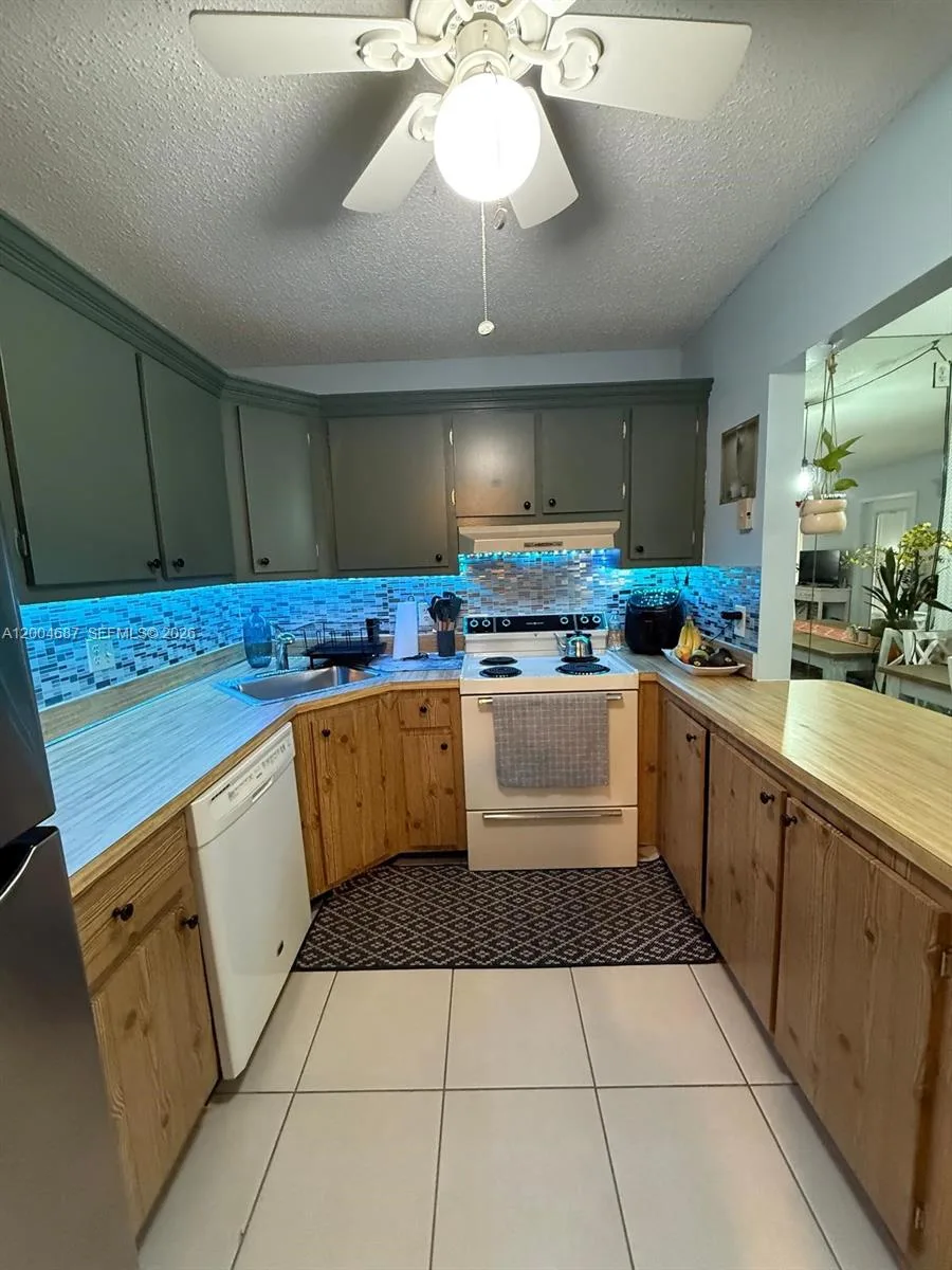 208 Pine Hov Cir # A-2, Green Acres, FL 33463 photo 6