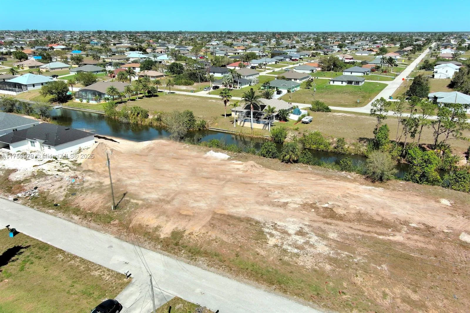 1611 NW 2nd St, Cape Coral, FL 33993 photo 2