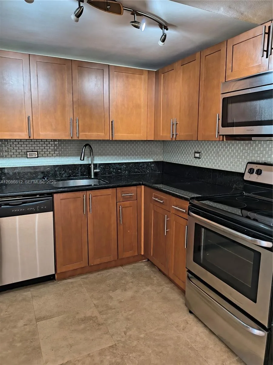 1740 NW N River Dr # 120, Miami, FL 33125