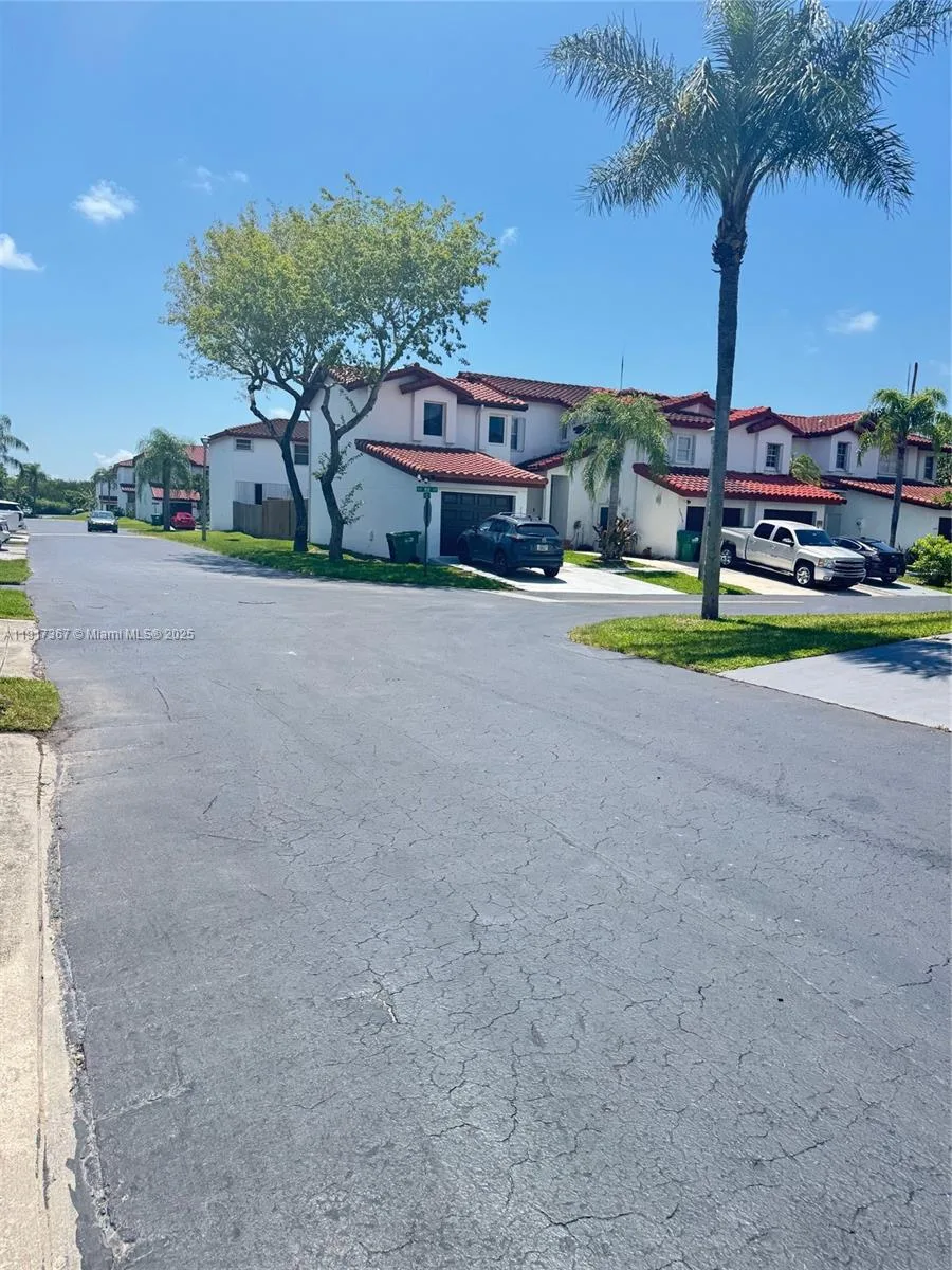 8419 SW 209th St, Cutler Bay, FL 33189 photo 2