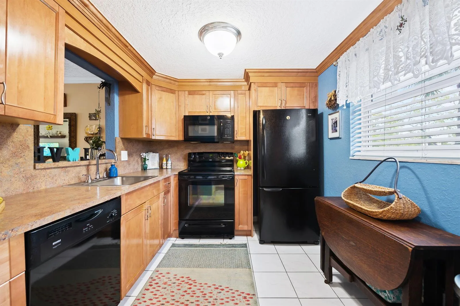 8004 Lagos De Campo Boulevard # C-203, Tamarac, FL 33321