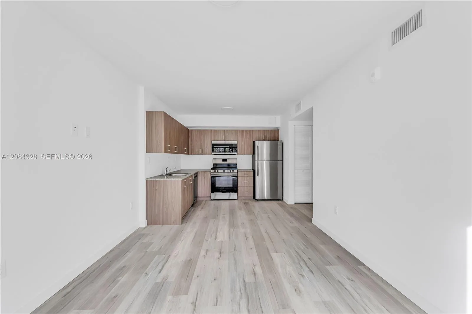 175 NW 160TH ST # 304, North Miami Beach, FL 33169