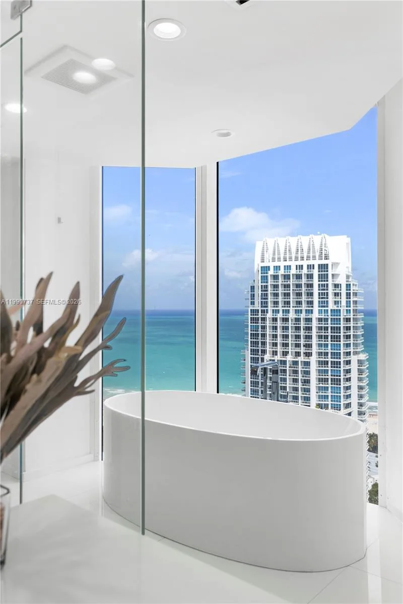 300 S Pointe Dr # 3405, Miami Beach, FL 33139 photo 11