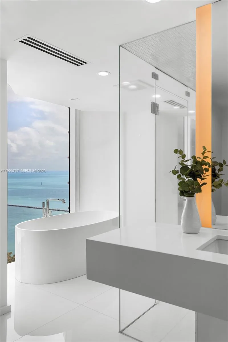 300 S Pointe Dr # 3405, Miami Beach, FL 33139 photo 9