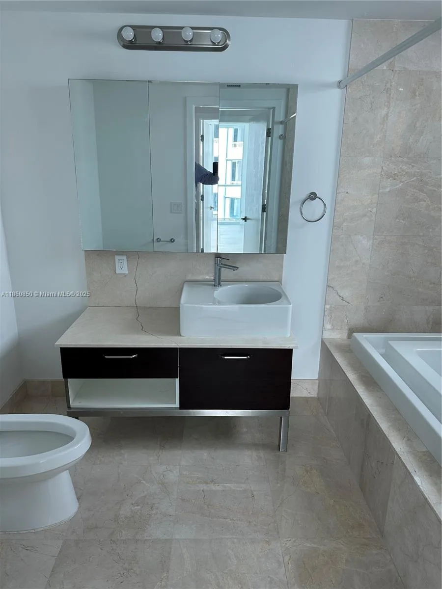 218 SE 14th St # 1508, Miami, FL 33131 photo 6