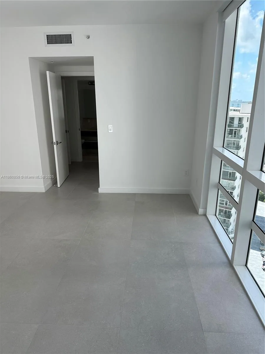 218 SE 14th St # 1508, Miami, FL 33131 photo 9