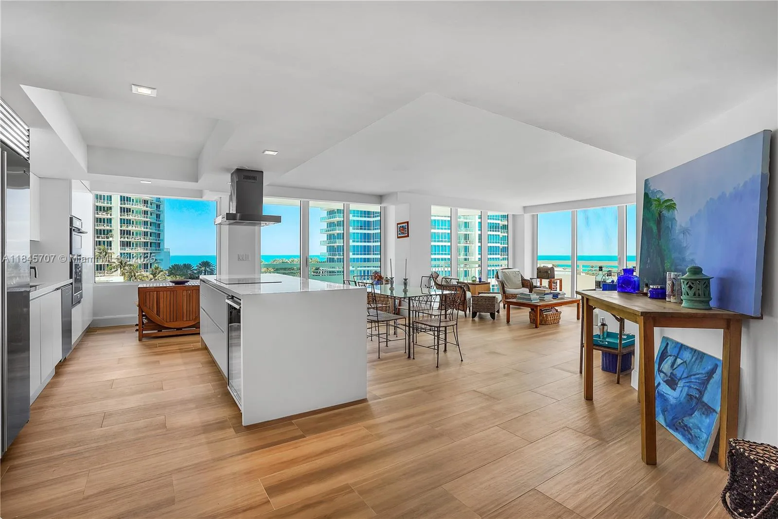 400 S Pointe Dr # 704, Miami Beach, FL 33139 photo 2